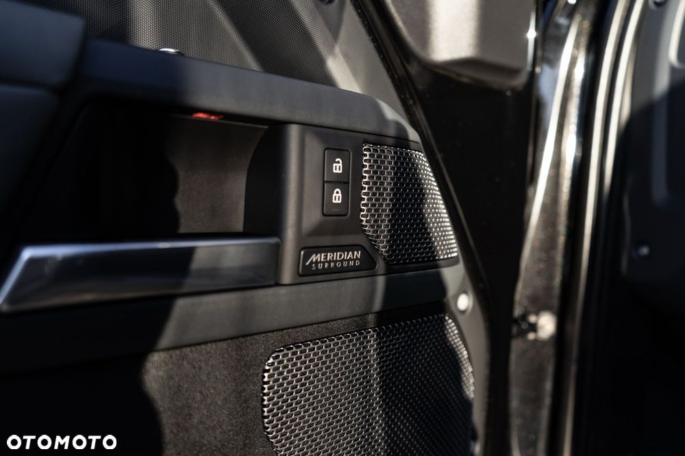 Land Rover Defender - 17