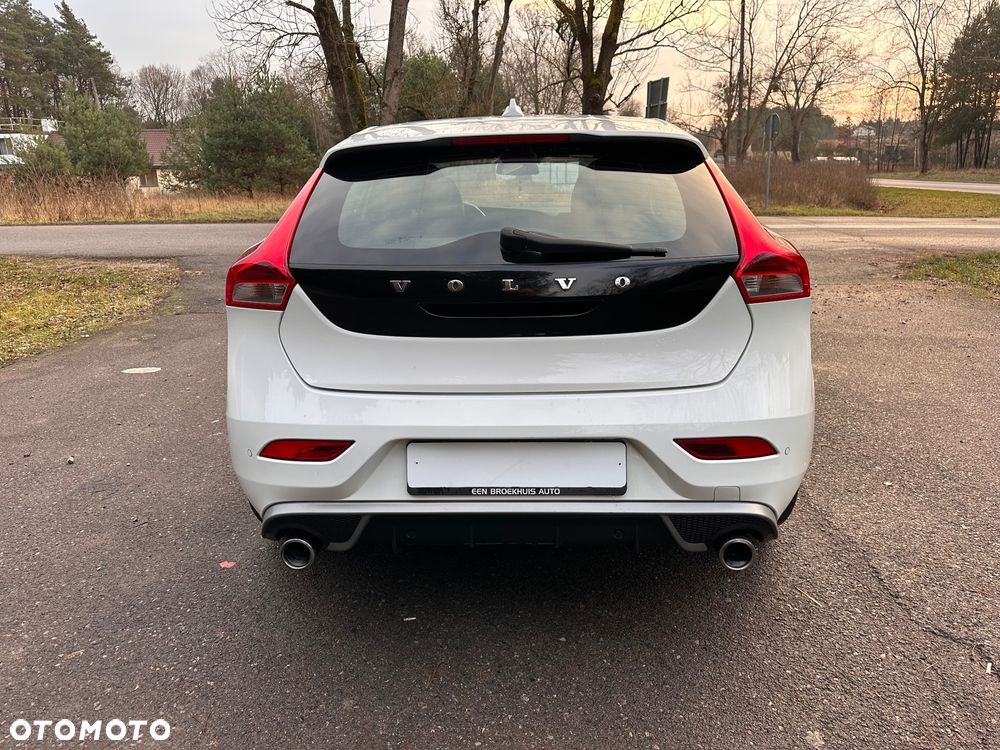 Volvo V40 D2 R Design - 15