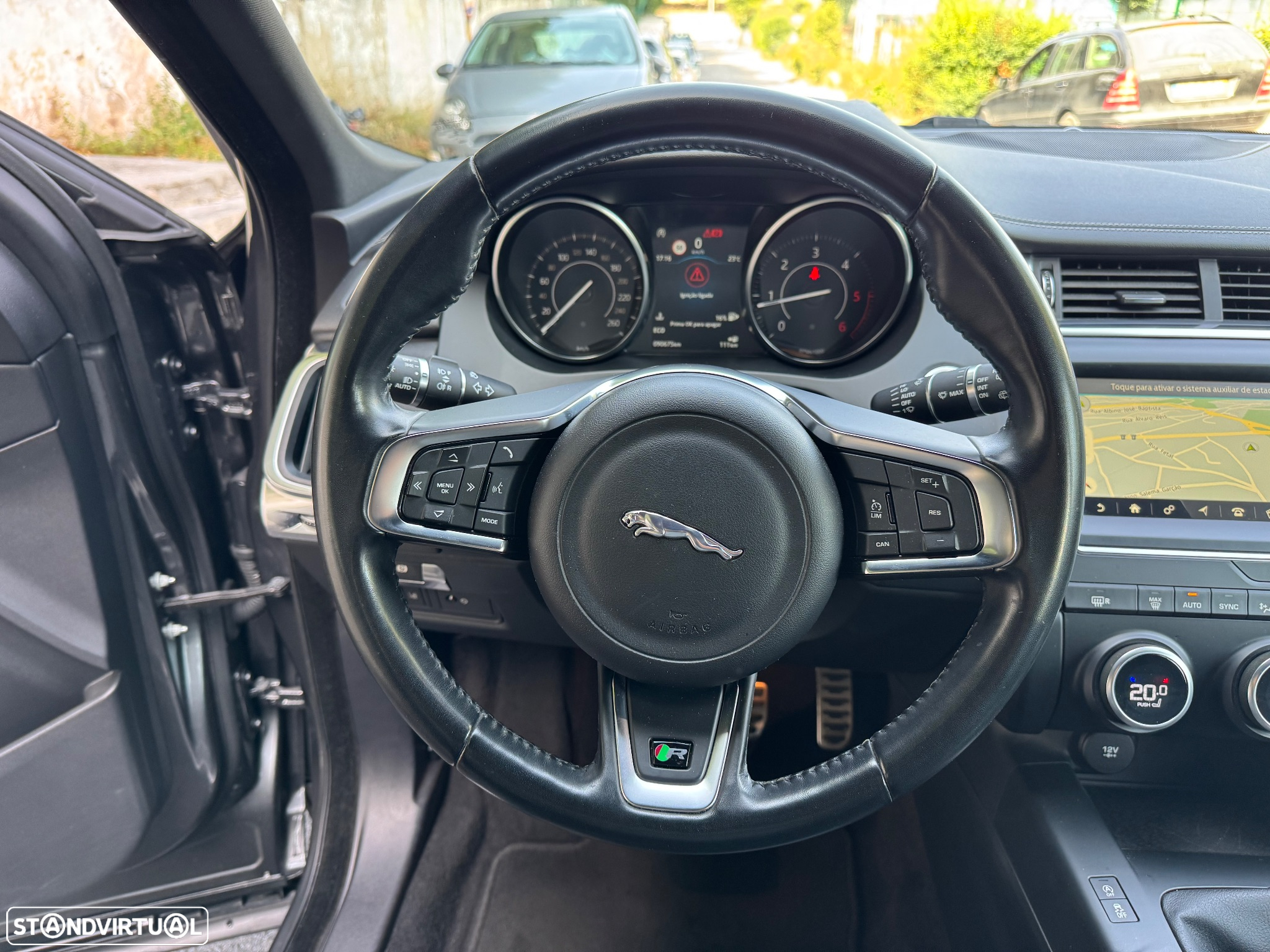 Jaguar E-Pace 2.0 i4D R-Dynamic S - 12