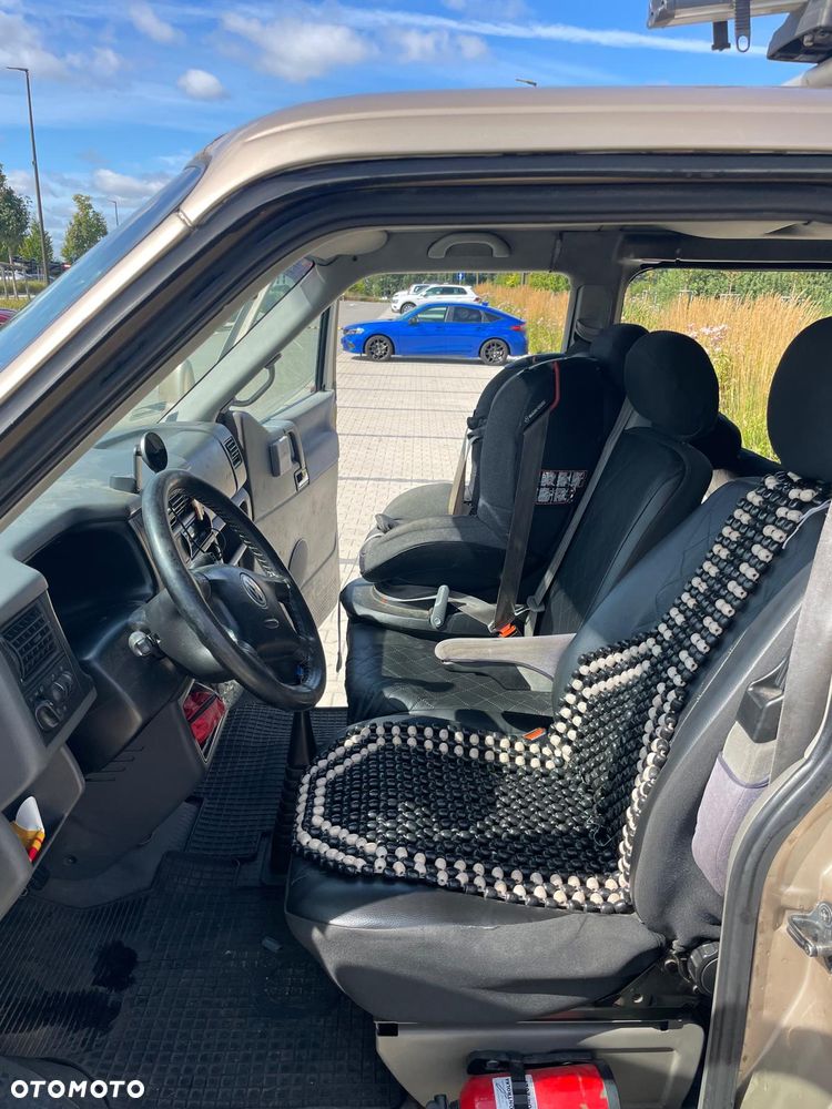 Volkswagen Caravelle - 10
