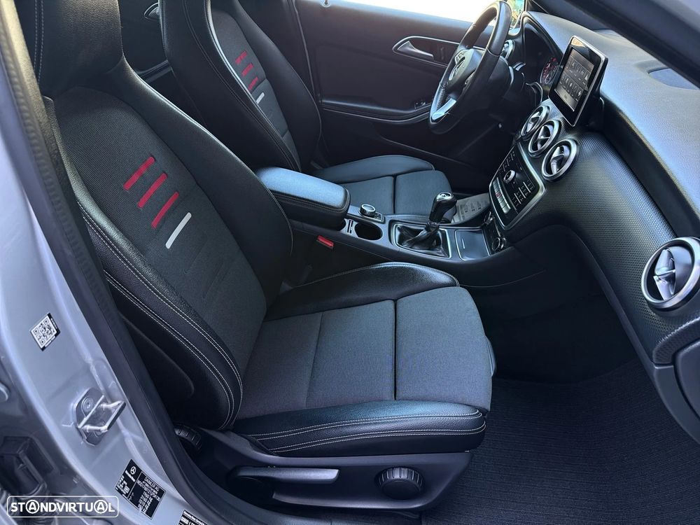 Mercedes-Benz A 180 d AMG Line - 16