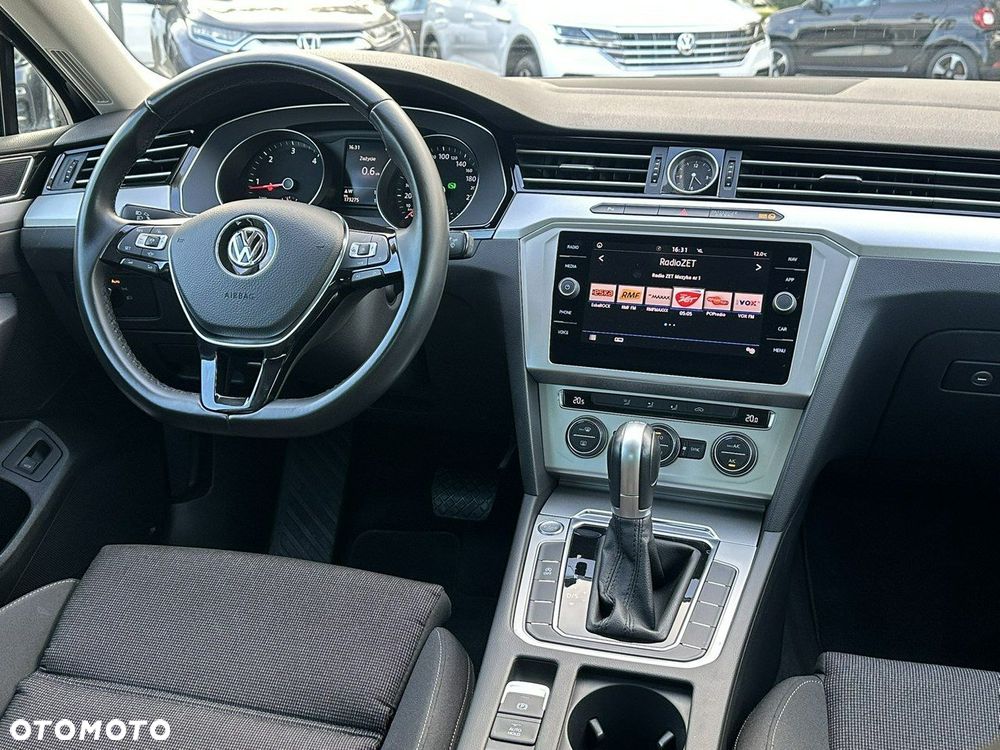 Volkswagen Passat - 24