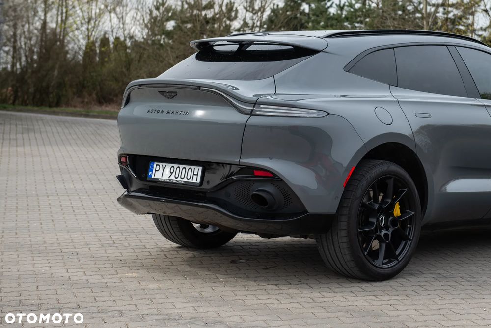 Aston Martin DBX - 13
