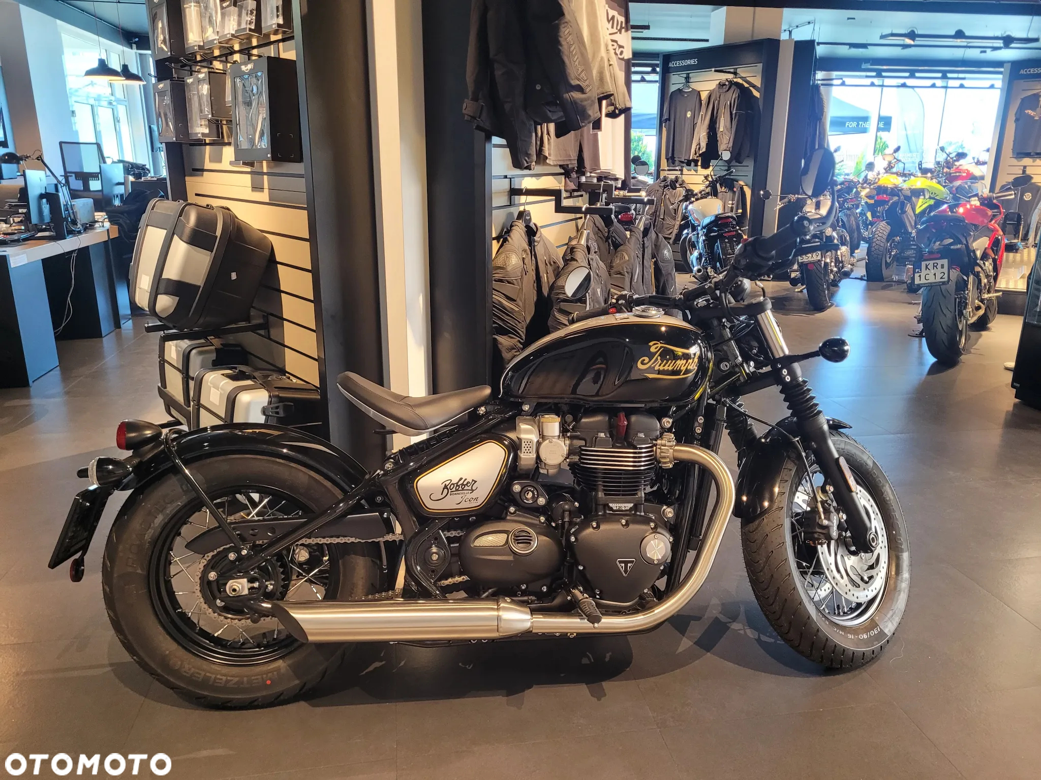Triumph Bonneville Bobber - 5