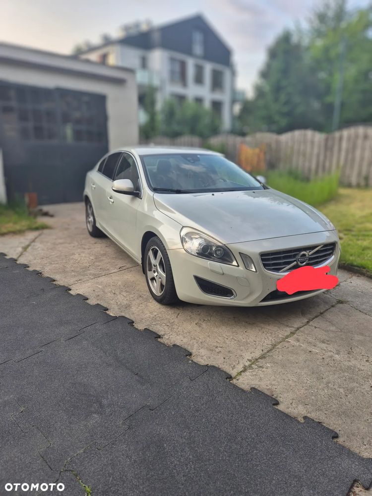 Volvo S60 D2 Momentum - 4