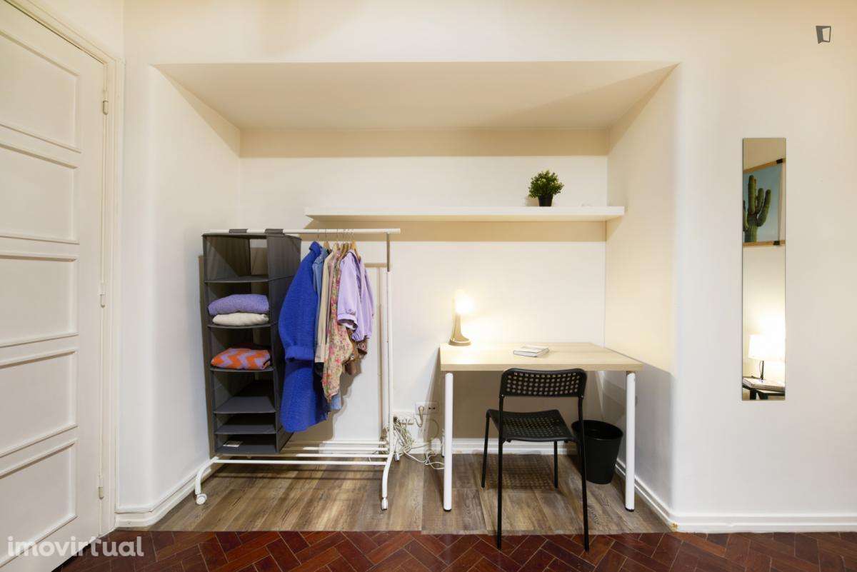 Quarto - localizado em Intendente Lisbon - Grande imagem: 5/28