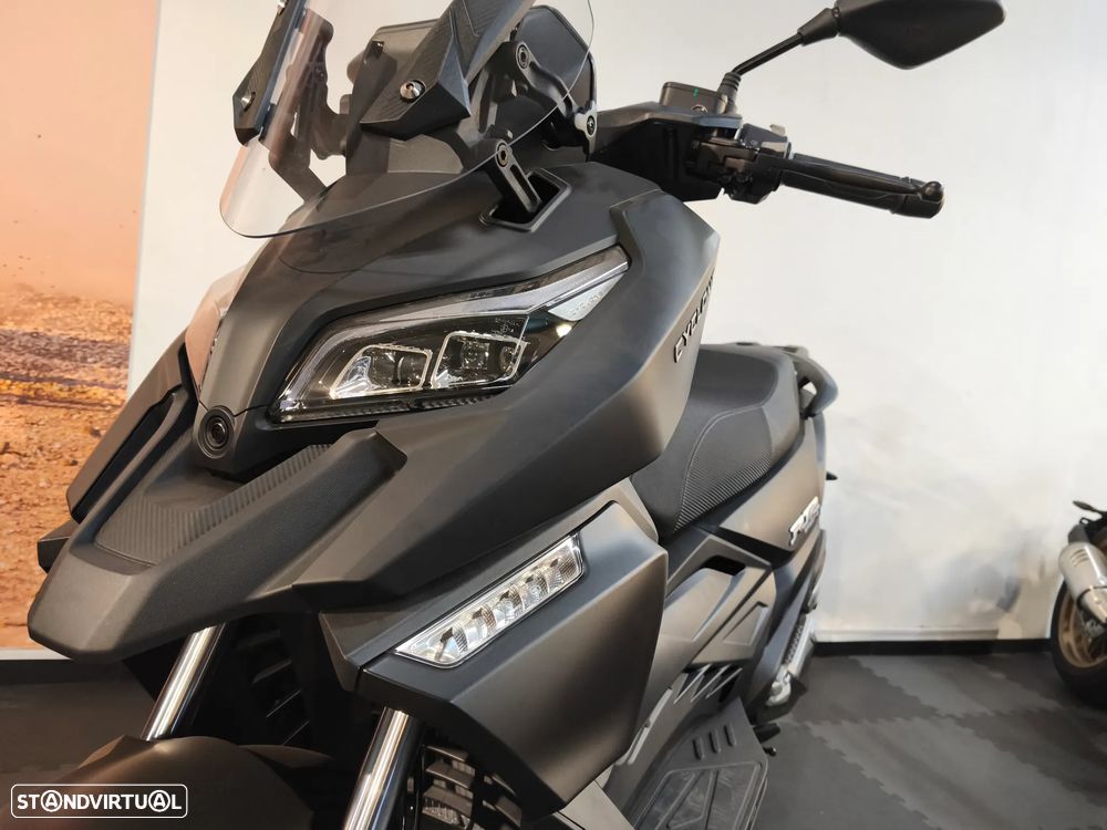 Cyclone RT2 300 Maxi Scooter Nova - 5