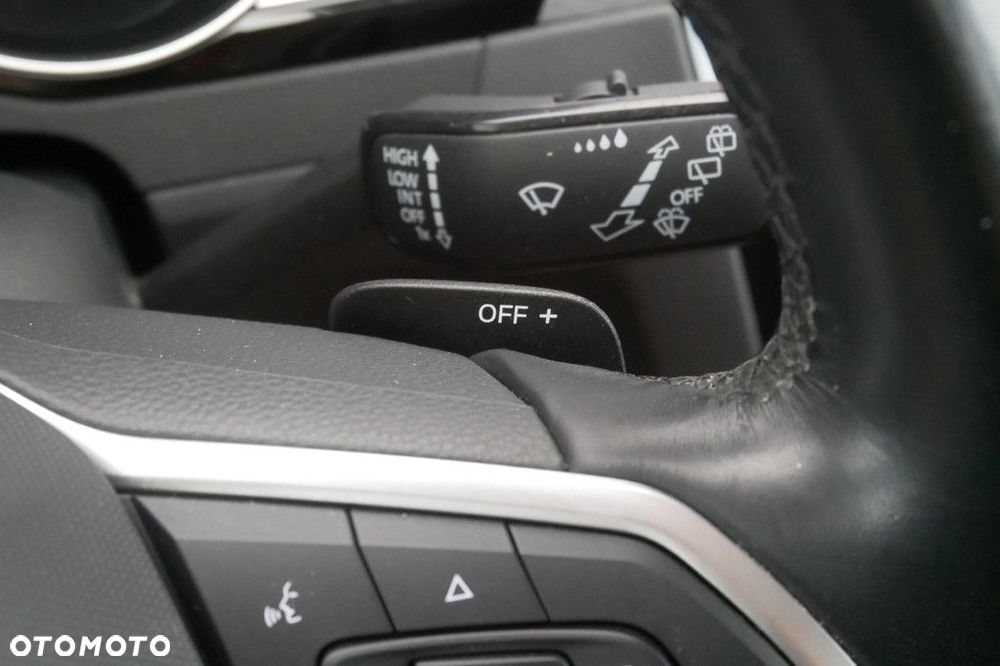 Volkswagen Passat Variant 2.0 TSI Business DSG - 25