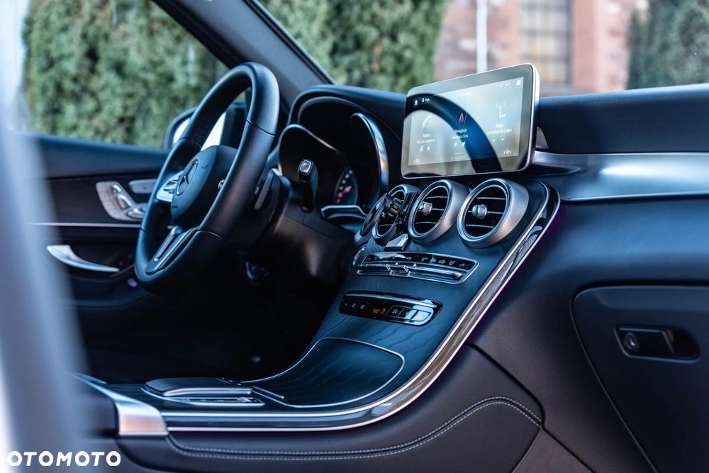 Mercedes-Benz GLC 300 4Matic 9G-TRONIC AMG Line Plus - 33