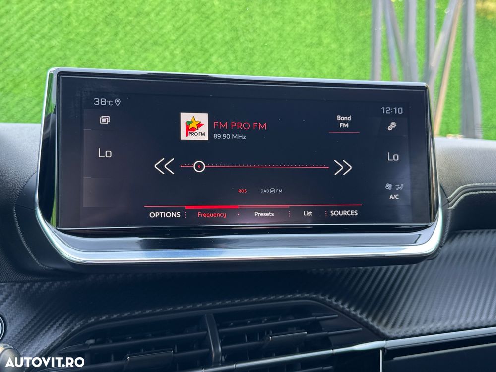 Peugeot 2008 PureTech 130 EAT8 GT Exclusive - 32