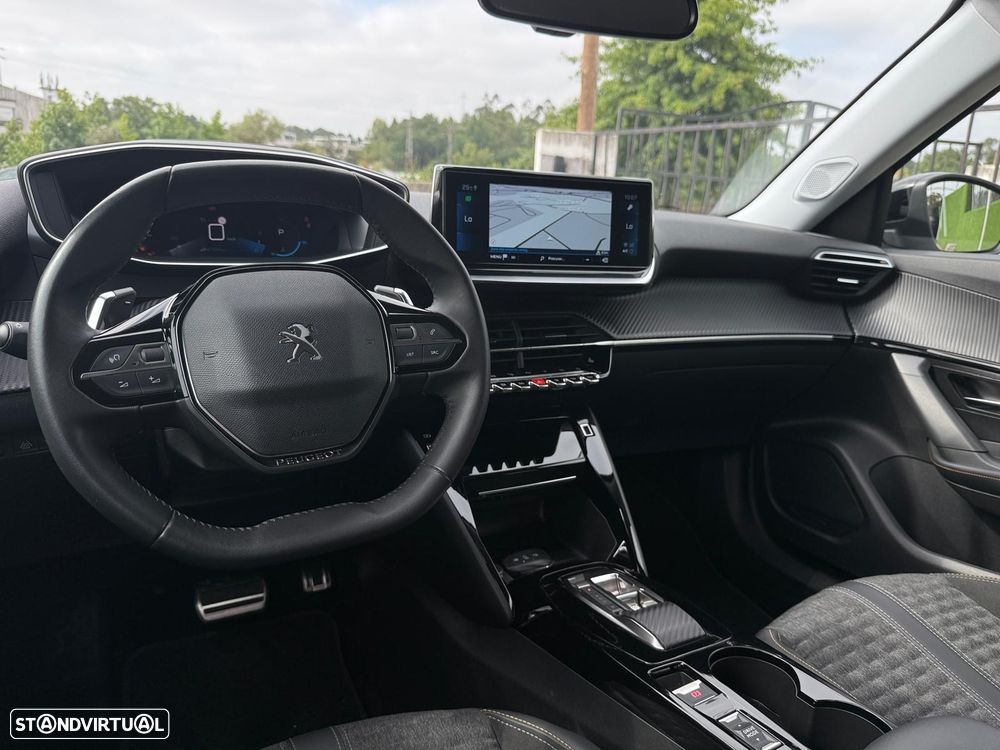 Peugeot 2008 1.2 PureTech Allure EAT8 - 11