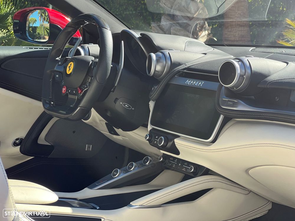Ferrari GTC4 Lusso - 13