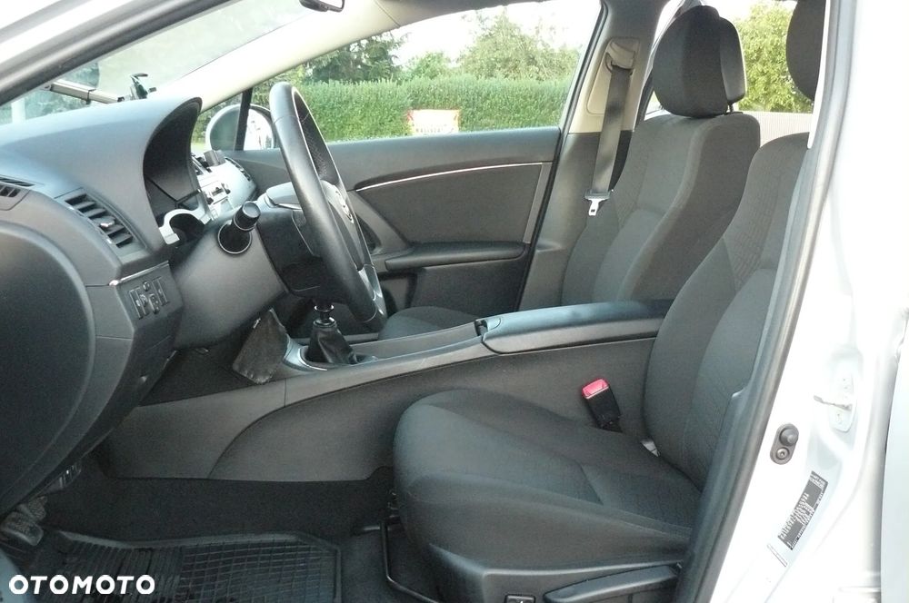 Toyota Avensis - 26