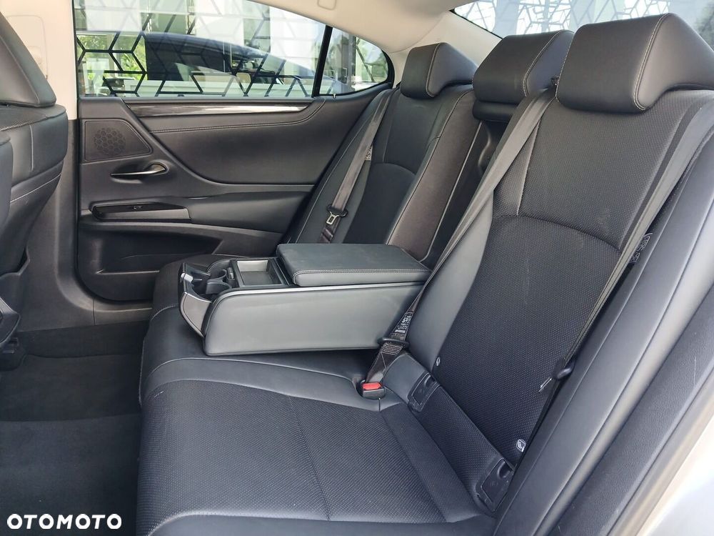 Lexus ES - 8