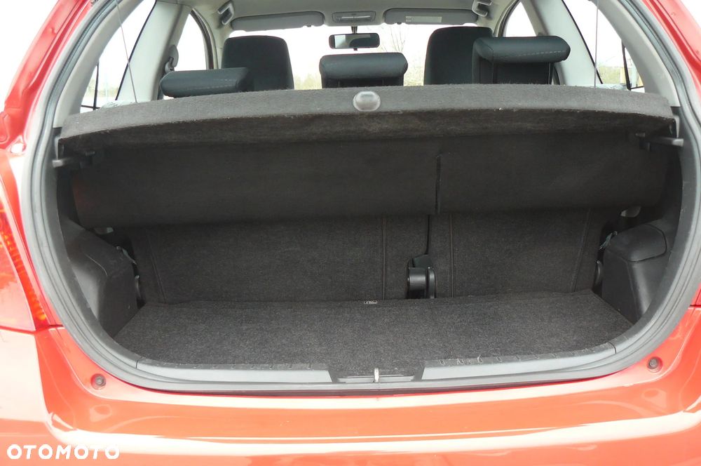 Toyota Yaris - 10