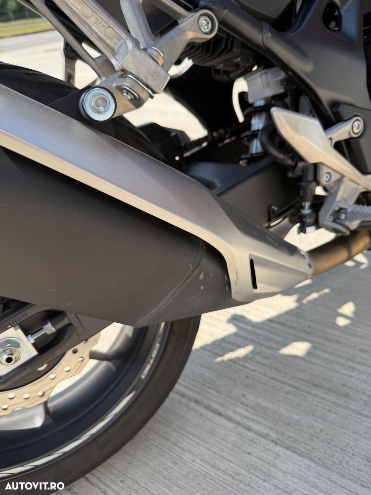 Honda CB 750 Hornet - 13