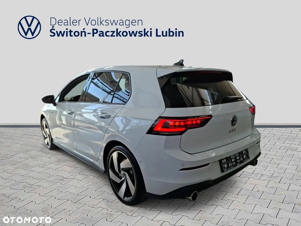 Volkswagen Golf - 2
