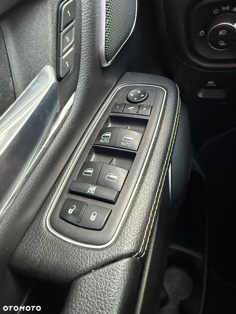RAM 1500 5.7 Crew Cab Longbed Laramie Black - 14