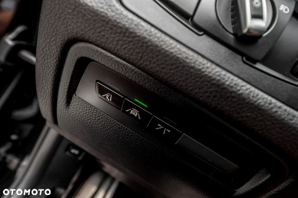 BMW Seria 3 320d Touring xDrive M Sport - 40