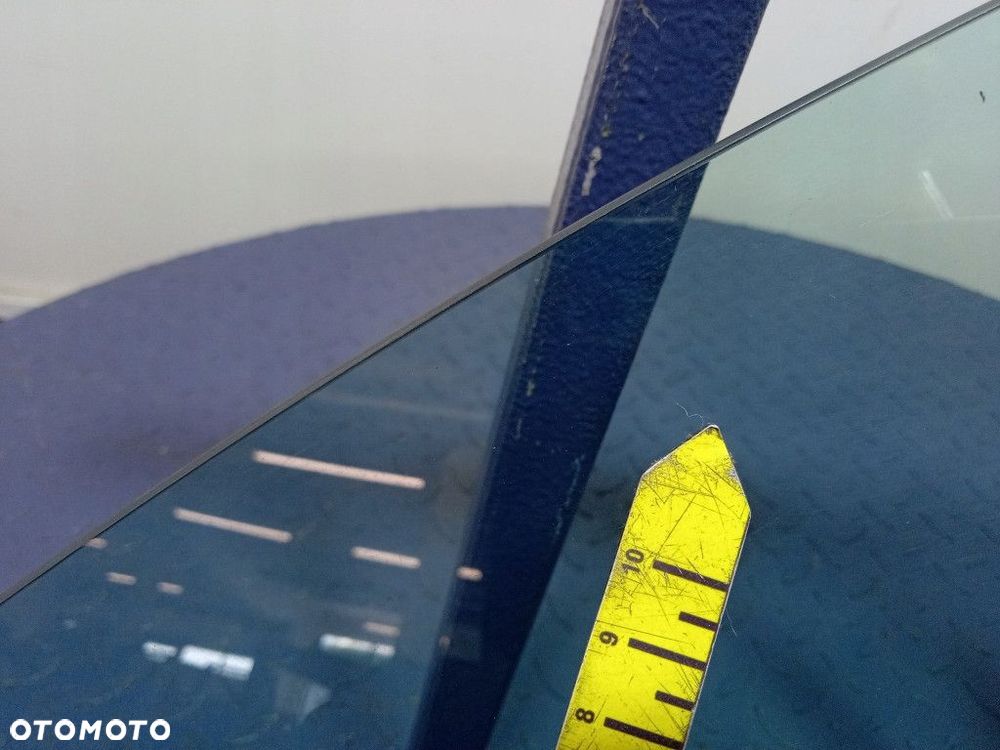 MERCEDES CLK W209 SZYBA  TYŁ PRAWA - 8