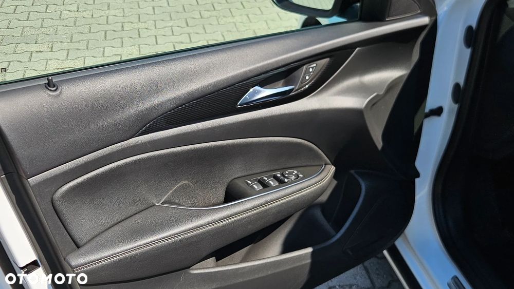 Opel Insignia 1.6 T Innovation S&S - 15