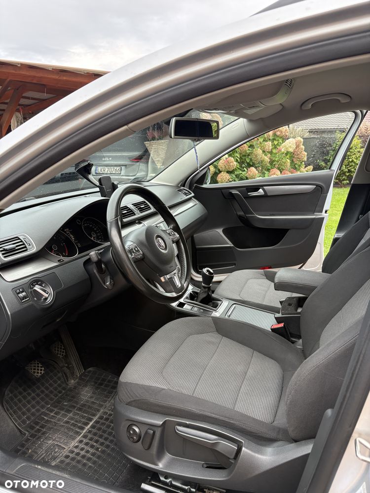 Volkswagen Passat 2.0 TDI DPF Highline - 13
