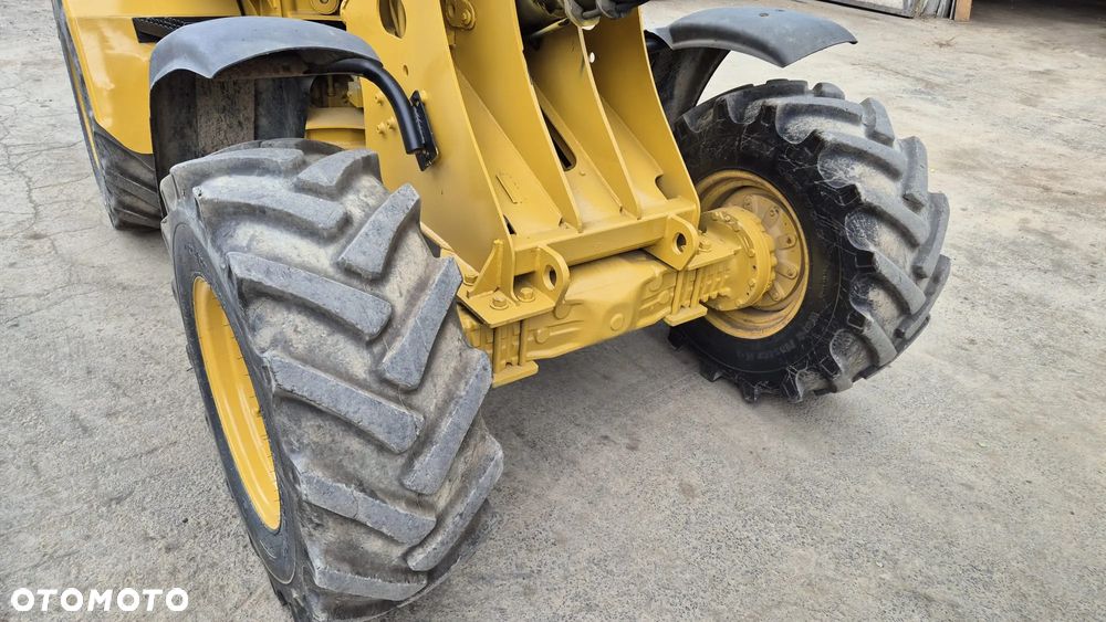 Caterpillar 908 - 10