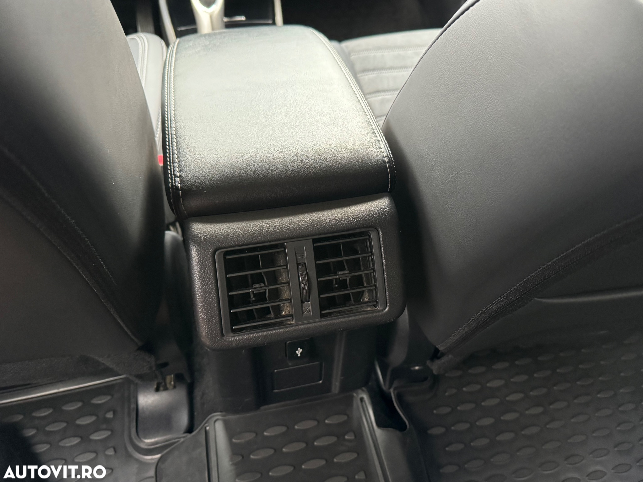 Mitsubishi Outlander 2.4 4WD Plug-In Hybrid Plus - 13