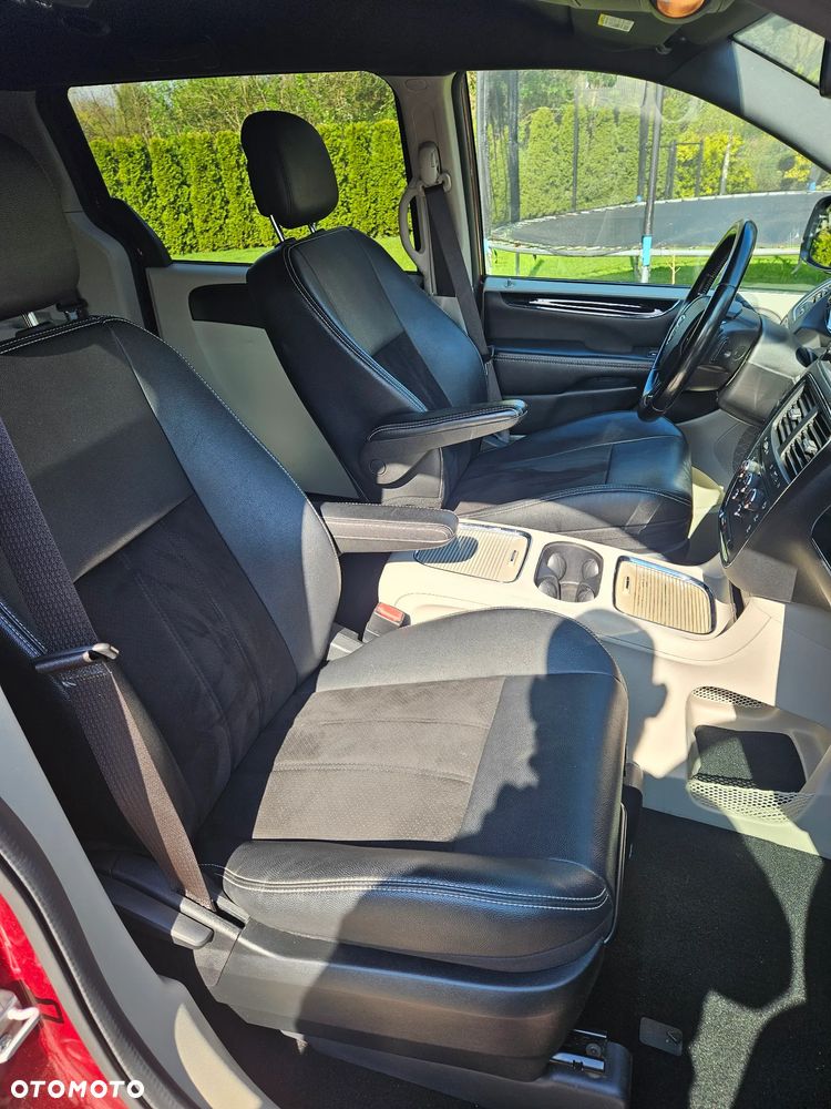 Dodge Grand Caravan - 13
