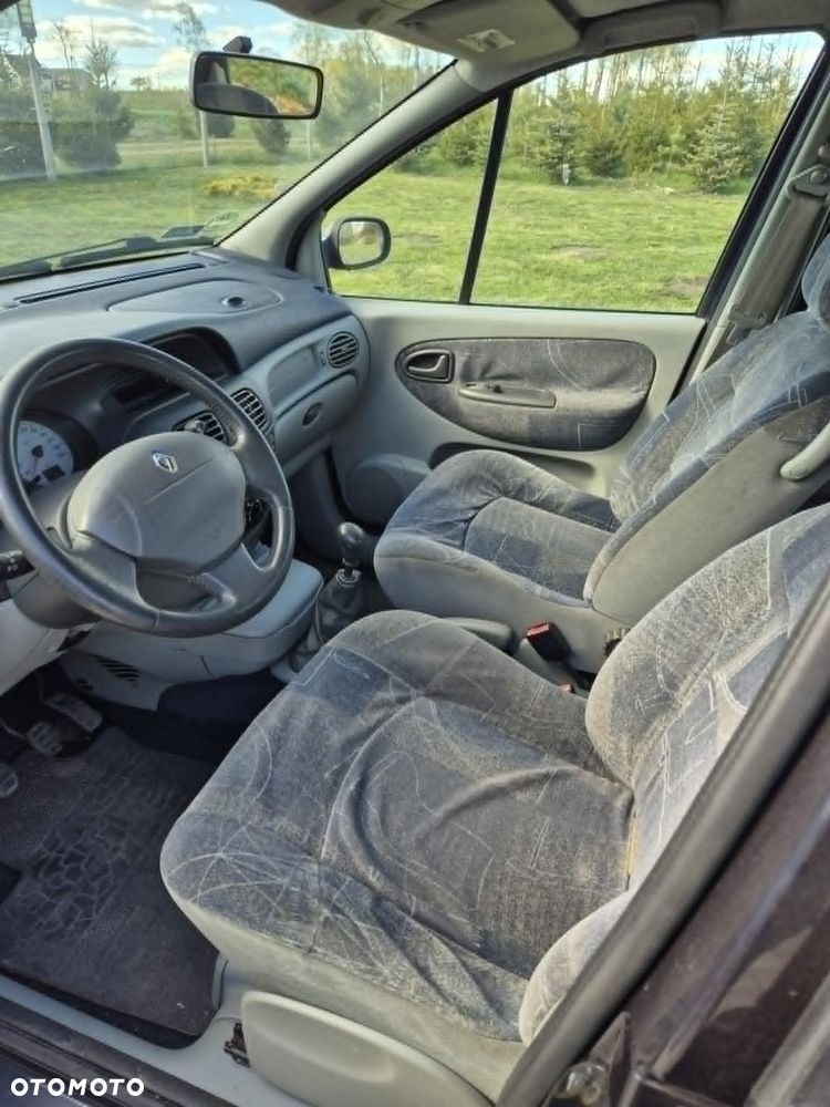 Renault Scenic 1.6 16V Family - 5