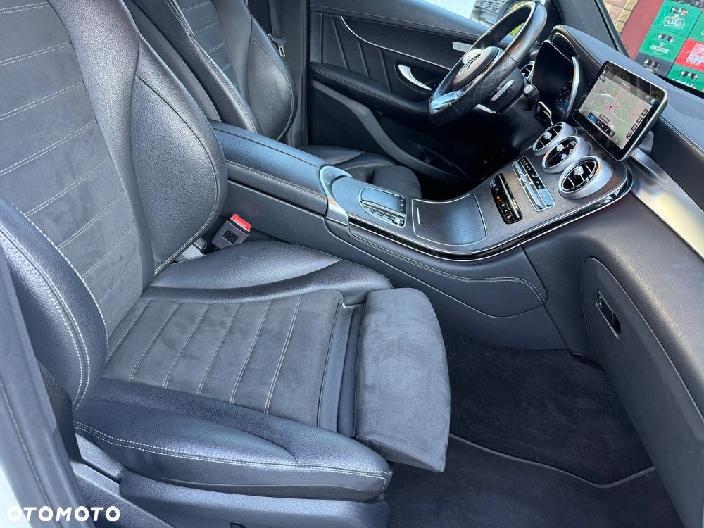 Mercedes-Benz GLC 200 4Matic 9G-TRONIC AMG Line Plus - 23