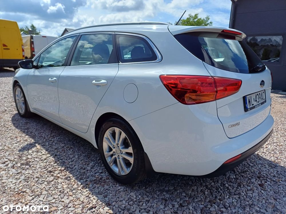 Kia Ceed 1.6 CRDi 128 Dream Team Edition - 4