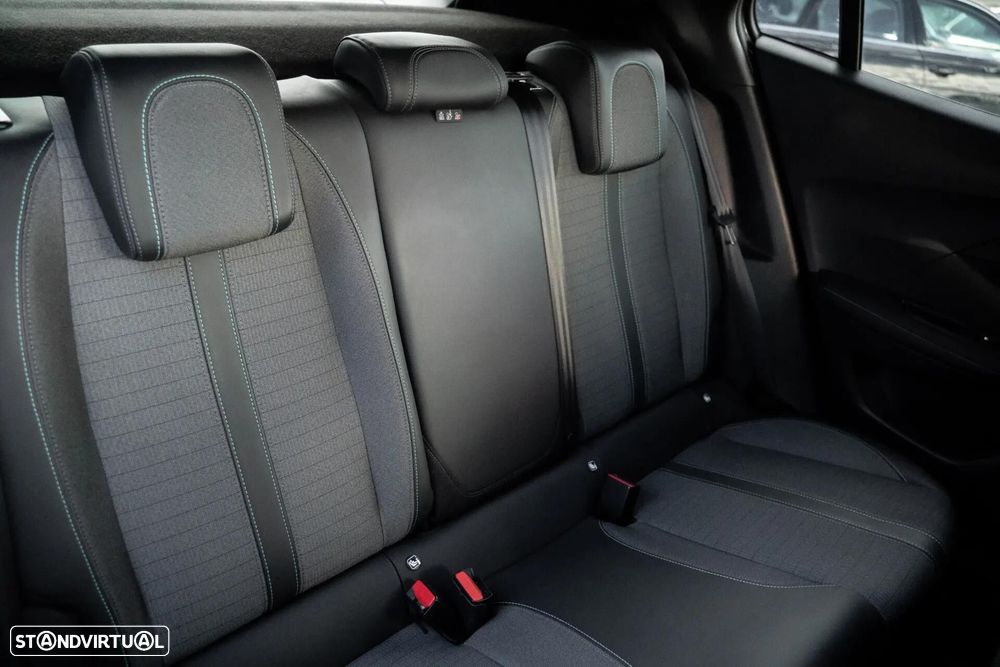 Peugeot 2008 1.2 PureTech Allure - 29