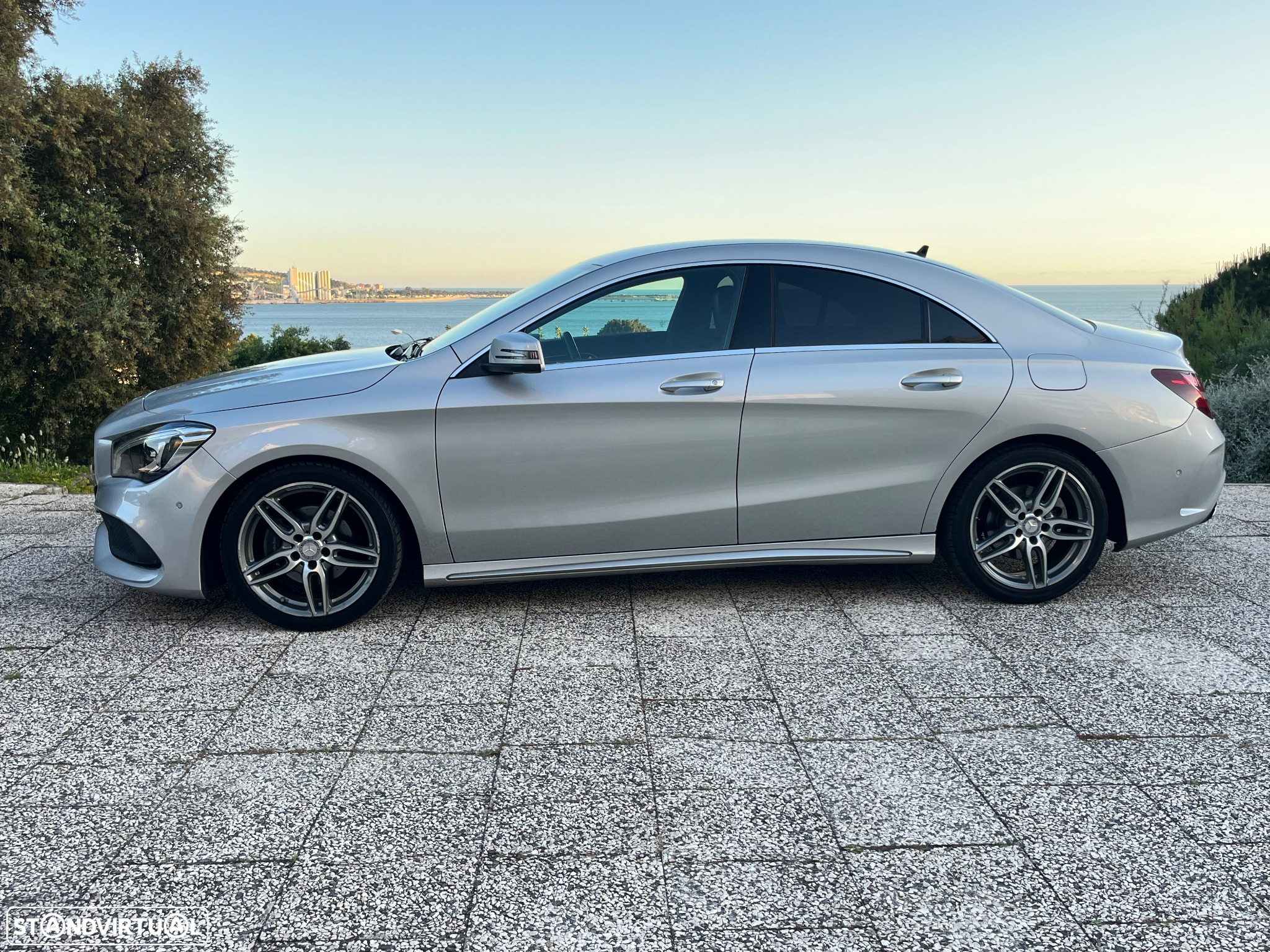 Mercedes-Benz CLA 180 d AMG Line - 2