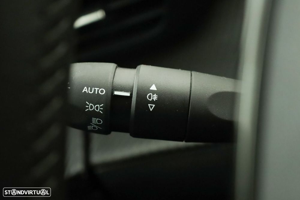 Peugeot 2008 1.2 PureTech Allure - 17