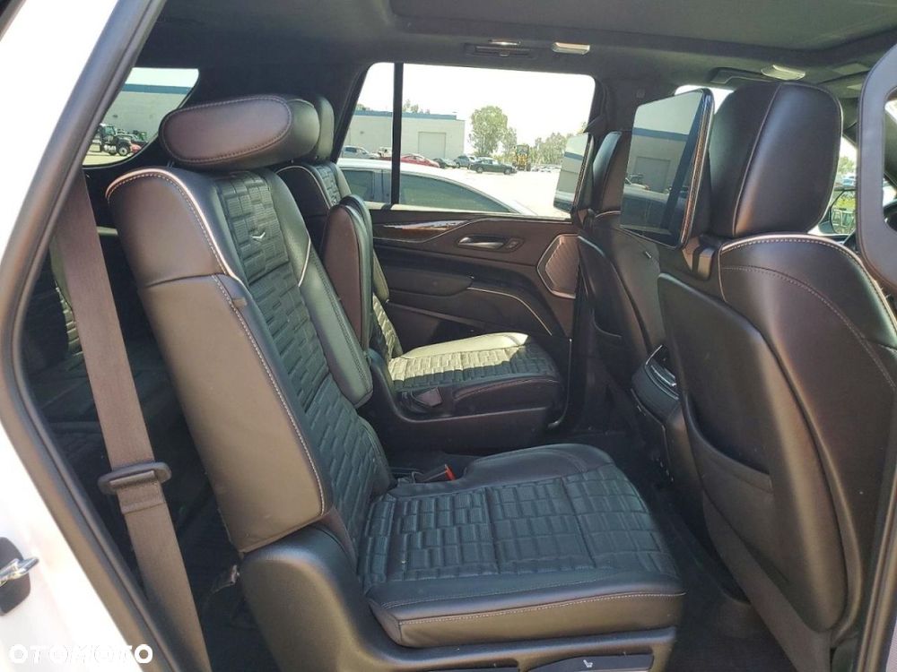 Cadillac Escalade - 10