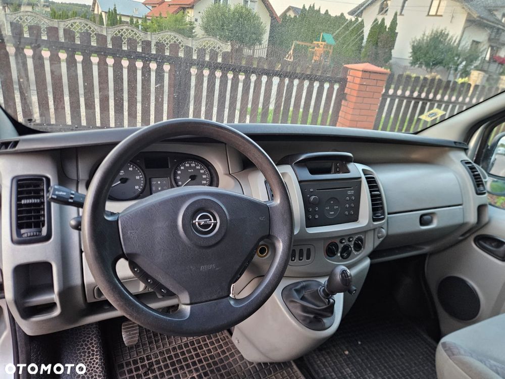 Opel Vivaro - 11