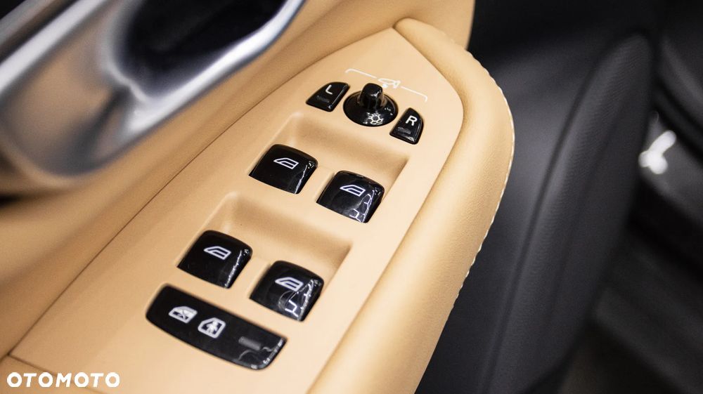 Volvo XC 90 T8 AWD Plug-In Hybrid Plus Dark 7os - 38