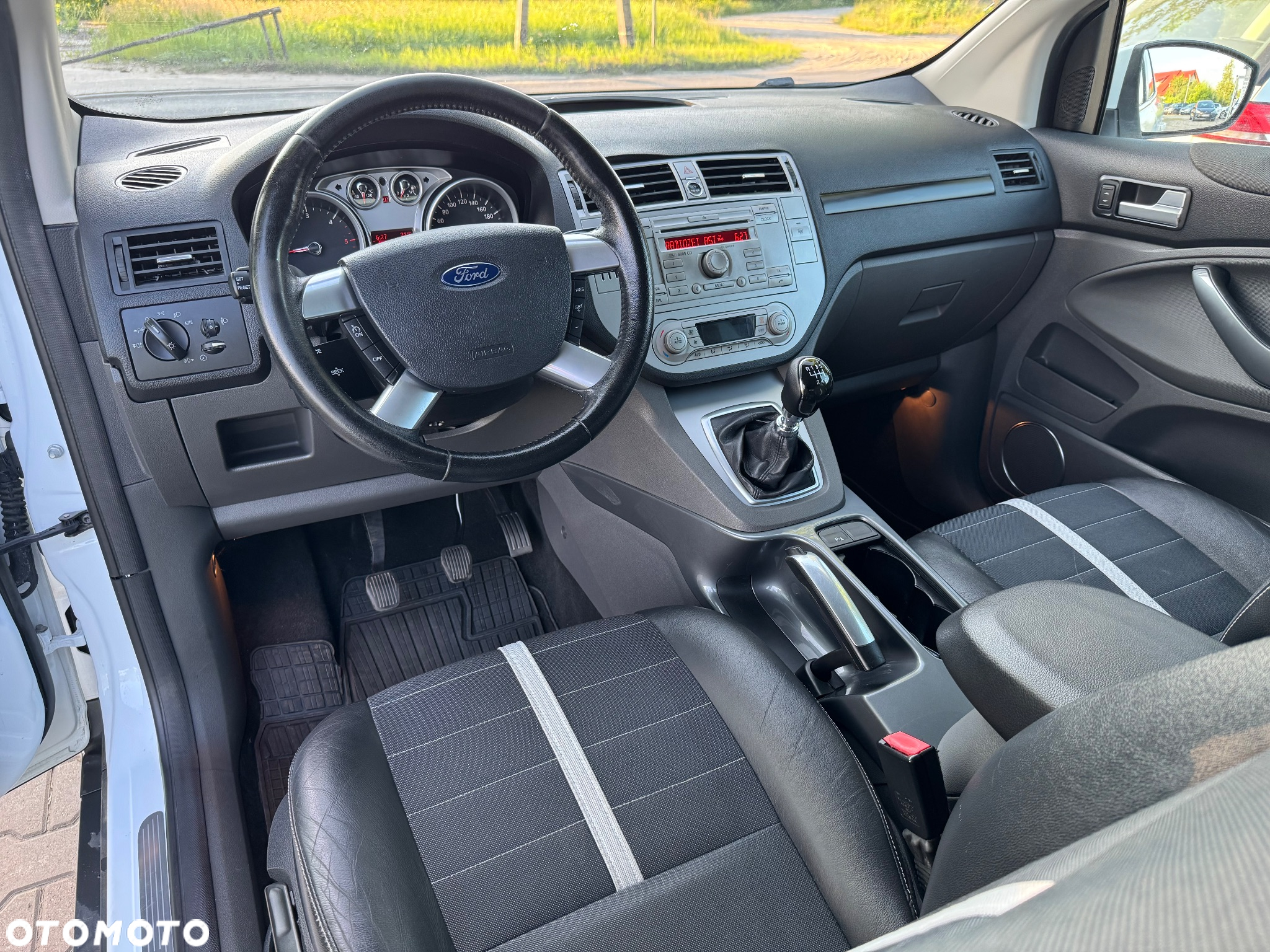 Ford Kuga 2.0 TDCi 2x4 Titanium - 16