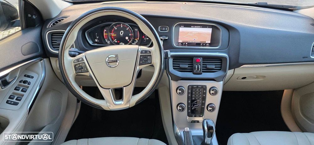 Volvo V40 Cross Country 2.0 D3 Momentum - 9