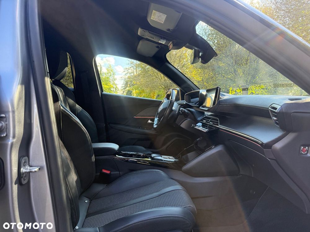 Peugeot 2008 PureTech 130 EAT8 GT - 37