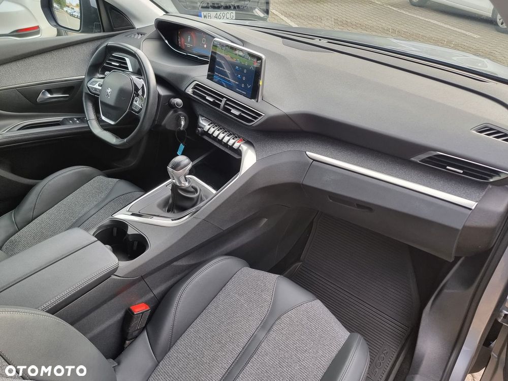 Peugeot 5008 1.2 PureTech Allure S&S - 17