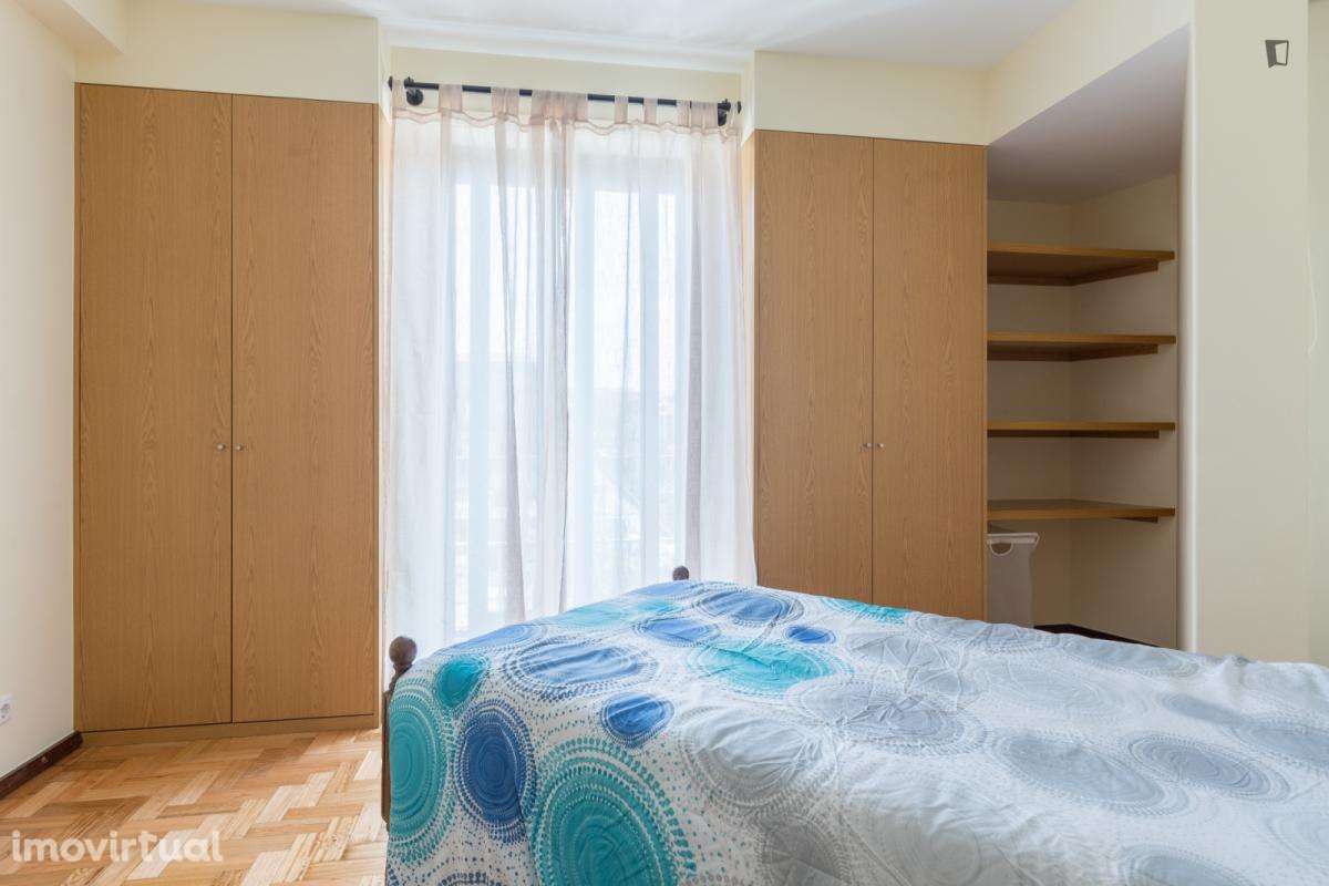 Quarto - localizado em Miragaia Porto - Grande imagem: 3/16