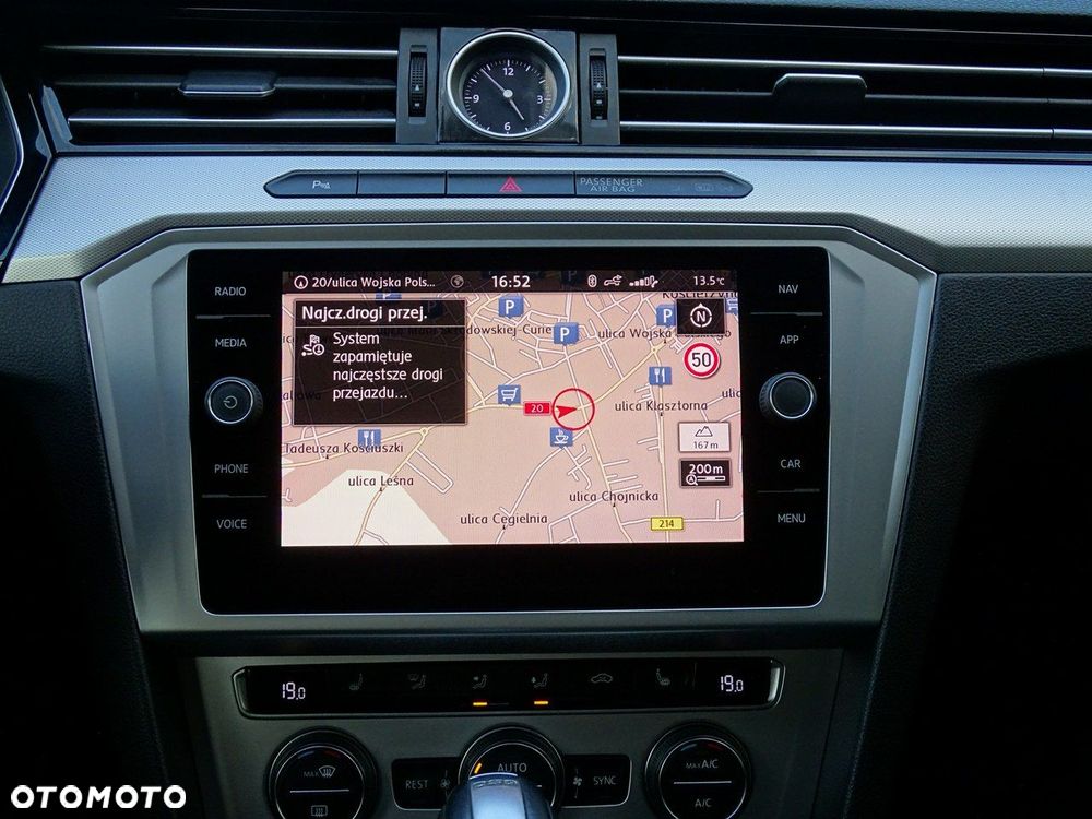 Volkswagen Passat - 32