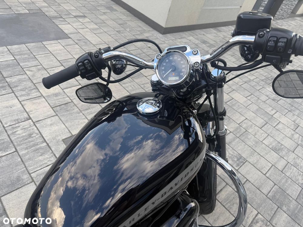 Harley-Davidson Sportster Custom 1200C - 17
