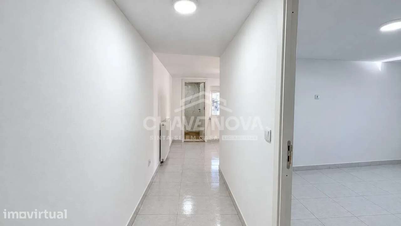Apartamento T1 c/lugar estacionamento, Continente Bom Dia Carvalhos - Grande imagem: 4/8