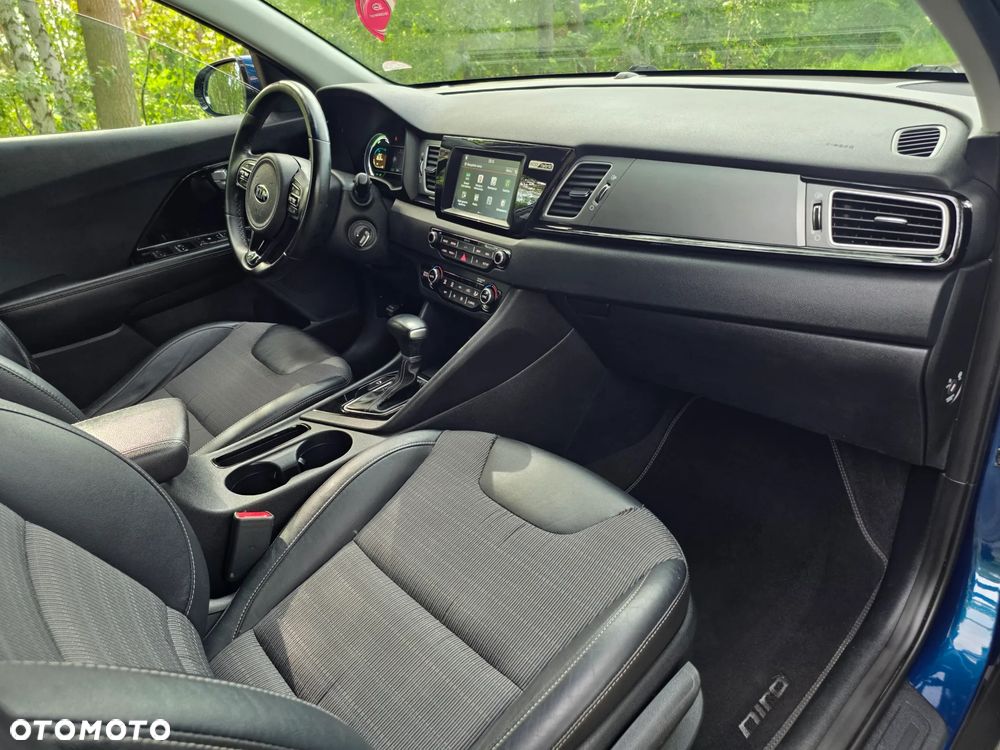 Kia Niro 1.6 GDI Hybrid L Business Line - 32