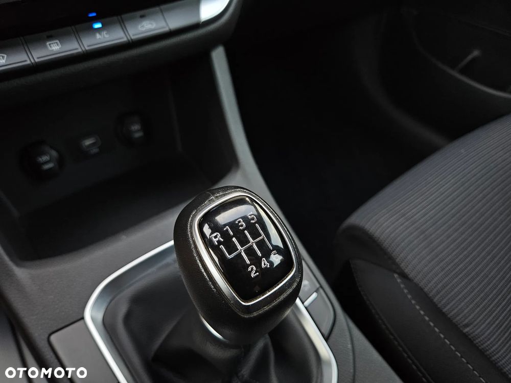 Hyundai i30 1.5 DPI Classic + - 24