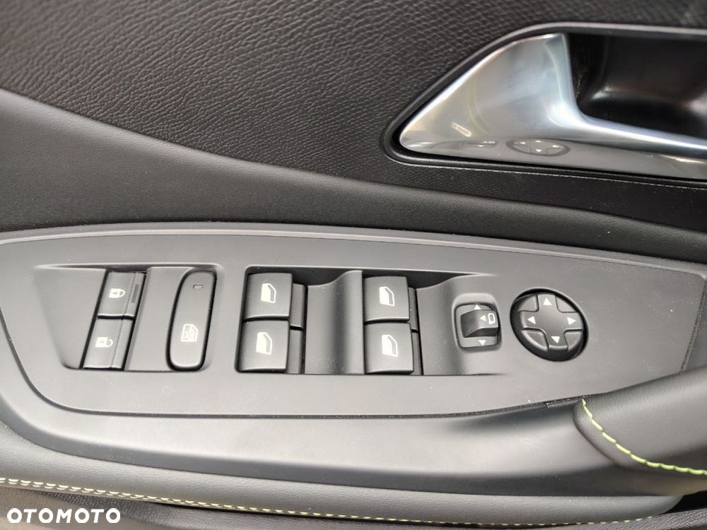 Peugeot 408 - 15