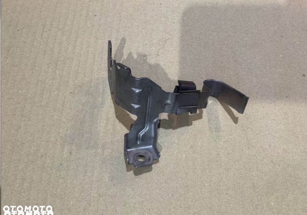 03L131529 uchwyt mocowanie zaworu podciśnienia vw tiguan 5n lift touran II - 2
